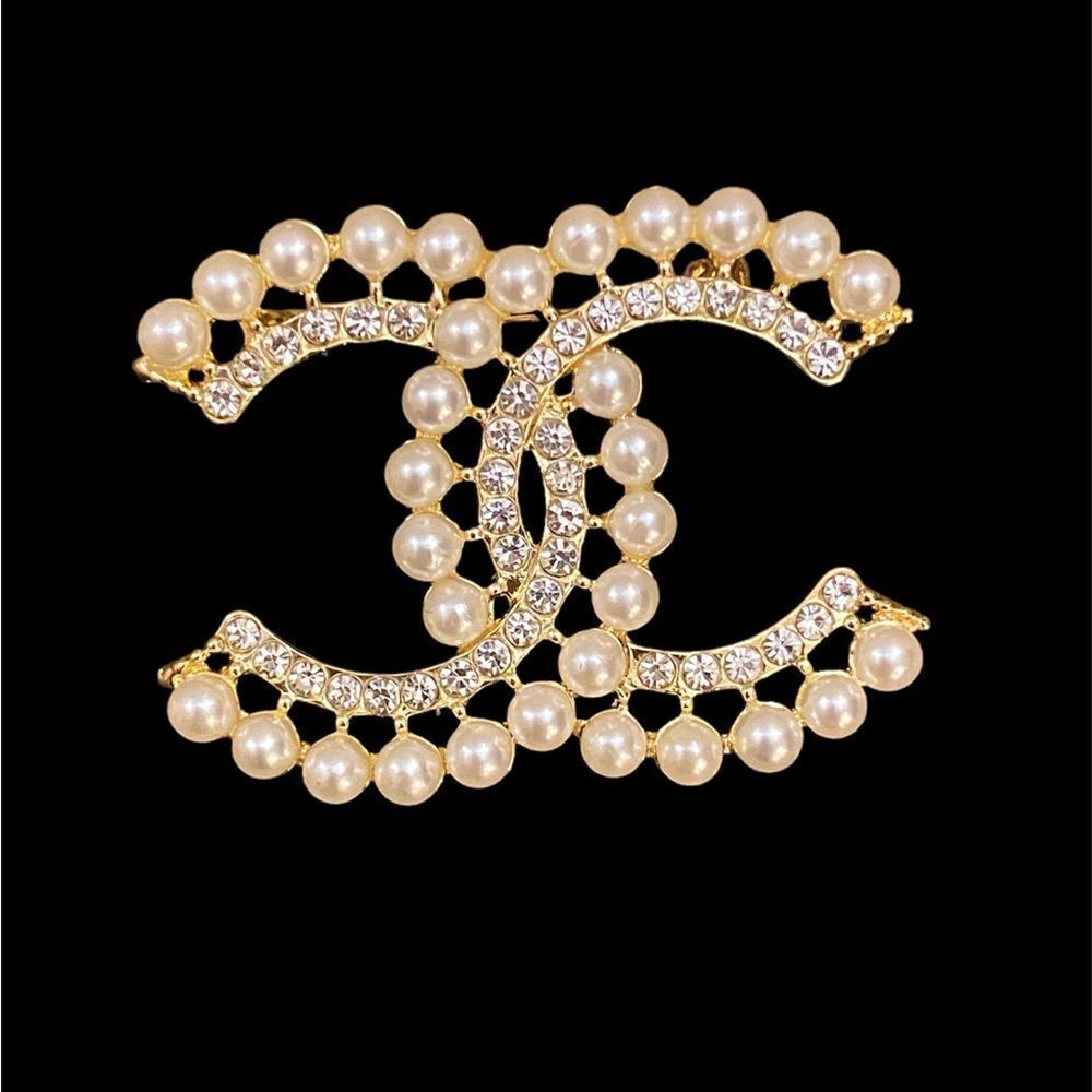 Pearl & Crystal Interlocking CC Brooch in Gold
